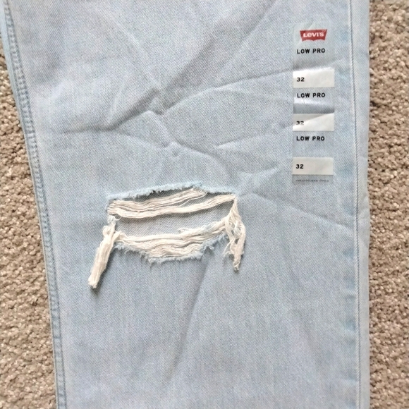 NWT 32 14 Levi's Low Pro Straight Leg Light Wash Destructed Denim Jeans NEW - Picture 9 of 14